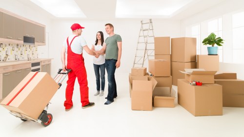 Book your removal truck hire service in Hammersmith today